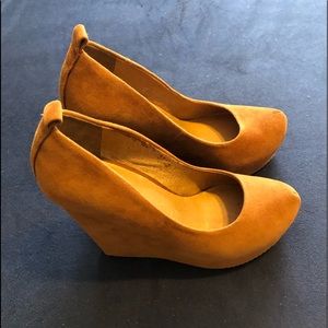 New With Tags Aldo Suede Shoes Size 8